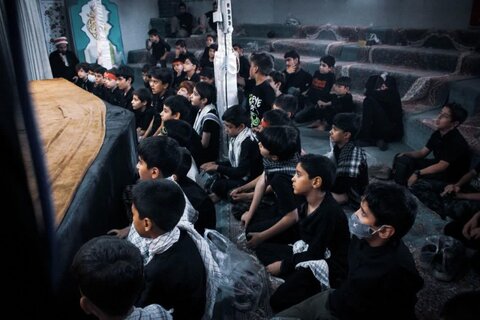 عزاداری نونهالان حسینی در مسجد مقدس جمکران