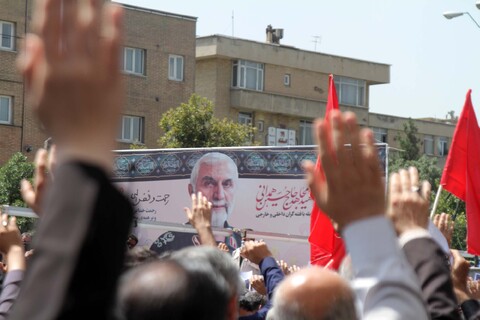 تصاویر / تجمع بزرگ مردمی در همدان، در محکومیت توهین به شهید همدانی و شهدای مدافع حرم