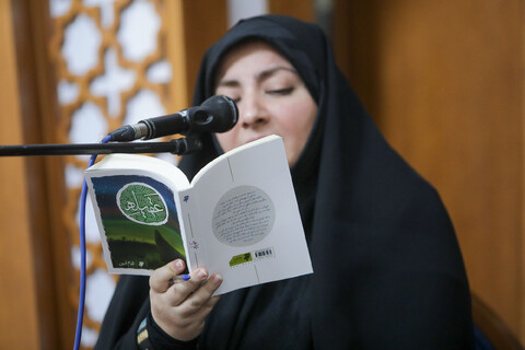 تصاویر/ نشست معرفی و بررسی کتاب «عقیله» در رواق کتاب حرم مطهر رضوی