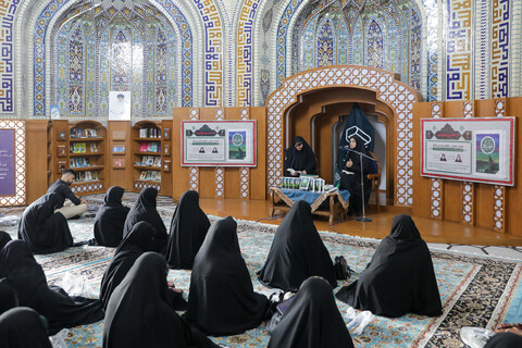 تصاویر/ نشست معرفی و بررسی کتاب «عقیله» در رواق کتاب حرم مطهر رضوی