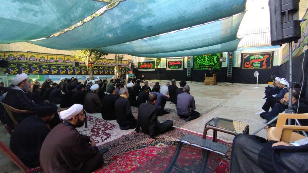 تجمع اعتراضی طلاب و روحانیون اصفهان در محکومیت بیانیه موهون فتنه‌گر ۸۸  + عکس