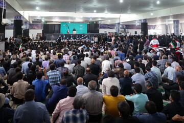 وقتی در اجتماعات مردمی هستم احساس خستگی نمی‌کنم