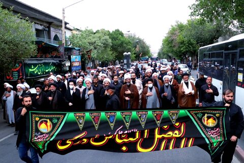 تصاویر| حرکت دسته عزاداری طلاب و روحانیون شیراز به مناسبت سومین روز شهادت سید الشهدا(ع)