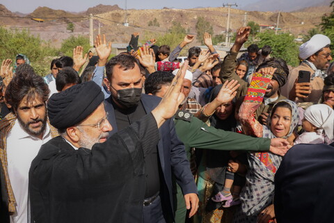 تصاویر/ حضور رئیس جمهور در جمع اهالی روستای تنگ شاه عنبرآباد کرمان