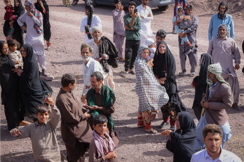 تصاویر/ حضور رئیس جمهور در جمع اهالی روستای تنگ شاه عنبرآباد کرمان