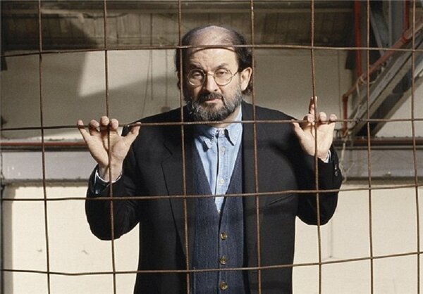 حمله به سلمان رشدی در نیویورک + فیلم