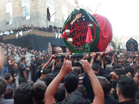 برگزاری آئین سنتی نخل گردانی روز شش امام حسین(ع) در نیاسر کاشان