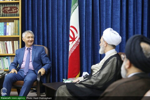 بالصور/ آية الله الأعرافي يستقبل السفير الصربي في إيران بقم المقدسة