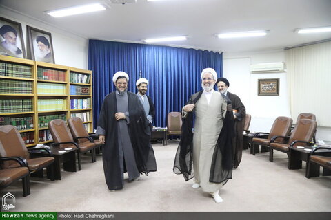 بالصور/ رئيس المركز الإسلامي في هامبورغ يلتقي بمدير الحوزات العلمية في البلاد بقم المقدسة