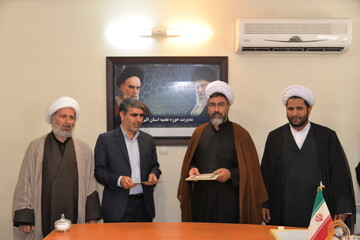 امضای قرارداد طرح پژوهشی مفاخر حوزه علمیه البرز