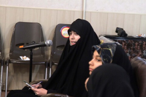 دیدار جمعی از دختران نوجوان فعال در عرصه‌های مختلف با امام جمعه همدان