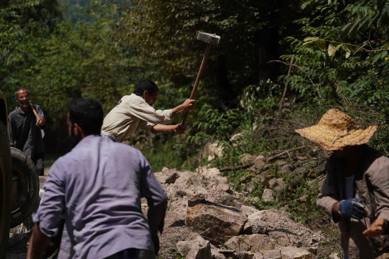 تصاویر/ خدمت‌رسانی طلاب جهادی غیرایرانی در روستای کلاچو مازندران