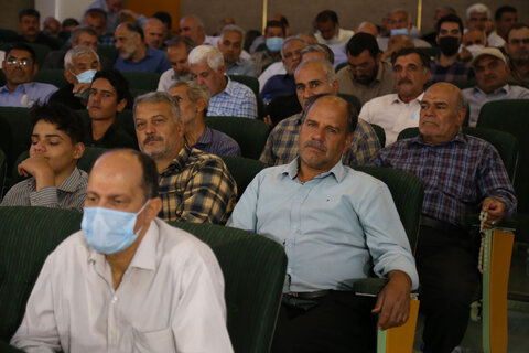 تصاویر حضور امام جمعه یزد در جمع آزادگان