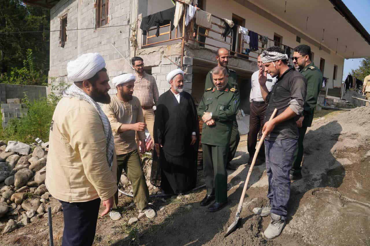 تصاویر/ حضور فرمانده سپاه مازندران در قرارگاه جهادی حوزه‌های علمیه در بندپی شرقی بابل 