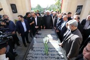 تصاویر / ادای احترام رئیس مجلس به مقام علما و شهدای همدانی