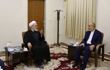 دستگاه دیپلماسی به گفتمان معرفتی فلسفی و اندیشه الهی و دینی توجه کند