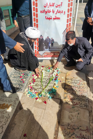 عطرافشانی و اهدای گل به مزار شهدای دهستان نیزار در آرامستان شیخان قم