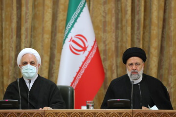 در قوای سه گانه باید به رفع و برطرف کردن مشکلات مردم اهتمام داشته باشیم