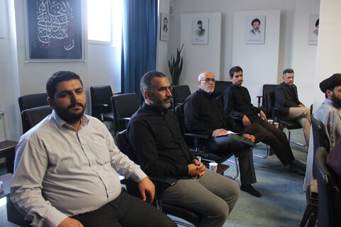 تصاویر / دیدار رئیس ،معاونین ستاد توسعه وبازسازی عتبات وجمعی از فعالین اربعین حسینی با امام جمعه قزوین