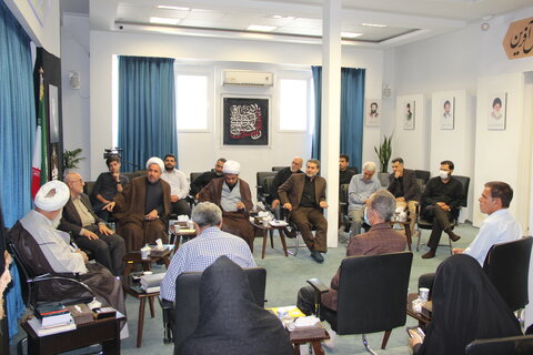 تصاویر / دیدار رئیس ،معاونین ستاد توسعه وبازسازی عتبات وجمعی از فعالین اربعین حسینی با امام جمعه قزوین