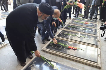 تصاویر/ آئین گرامیداشت هفته دولت و بزرگداشت یاد شهیدان رجائی و باهنر در تبریز