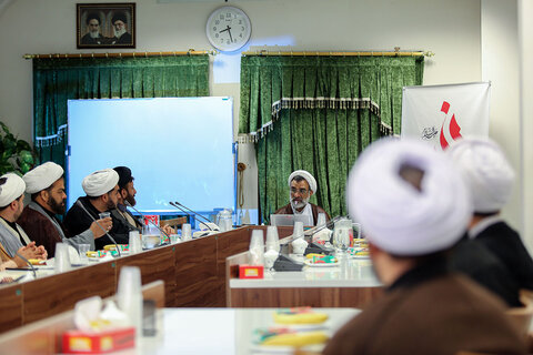 نشست علمی تبیین شخصیت زیدبن علی(ع) با حضور کارشناسان قم و یمن