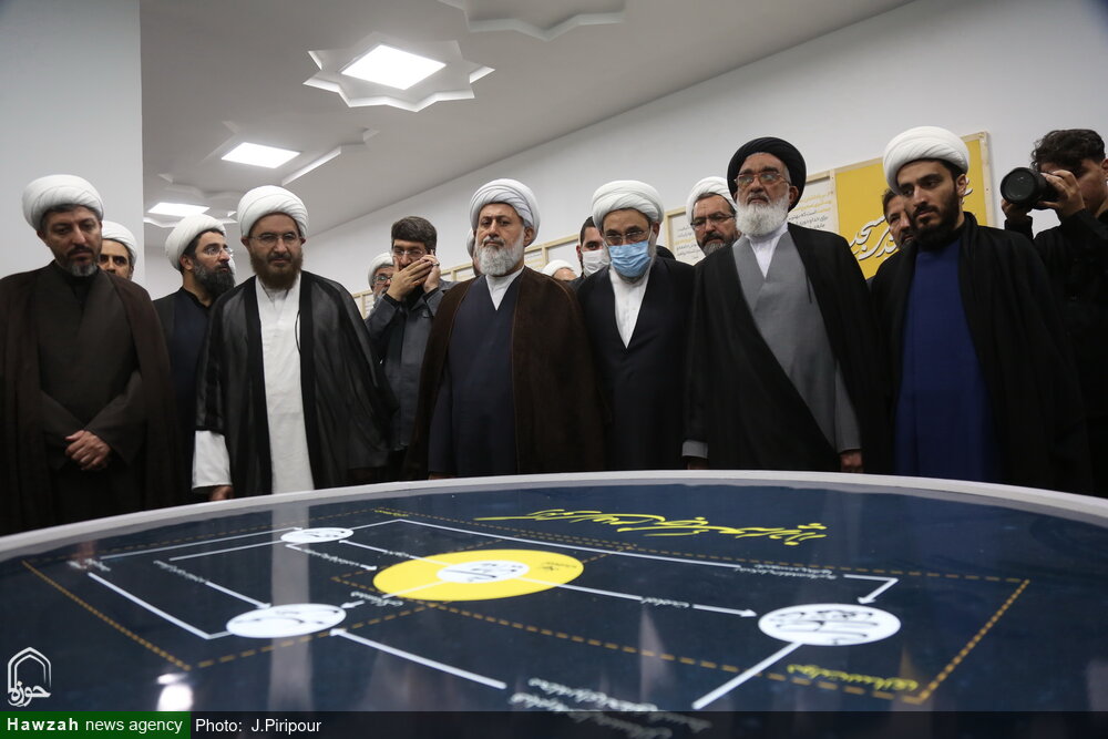 بازدید جمعی از مسئولان حوزوی از سومین نمایشگاه مسجد جامعه پرداز