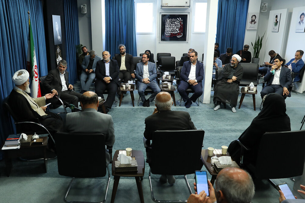 مدیران استانی فعال در عرصه مبارزه با فساد تشویق شوند