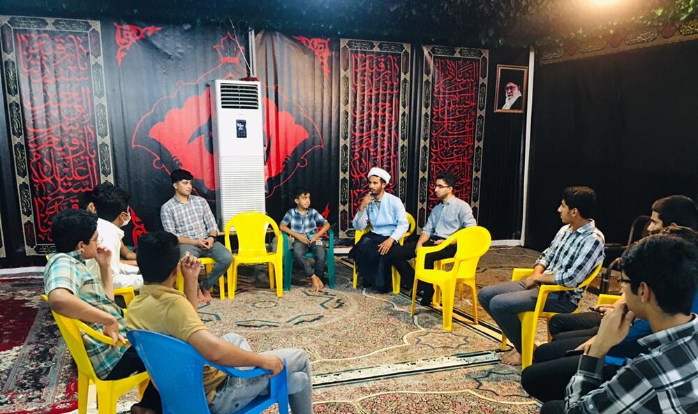 امام جماعت دهه هفتادی ۶۰ کودک کار را به تحصیل برگرداند + عکس