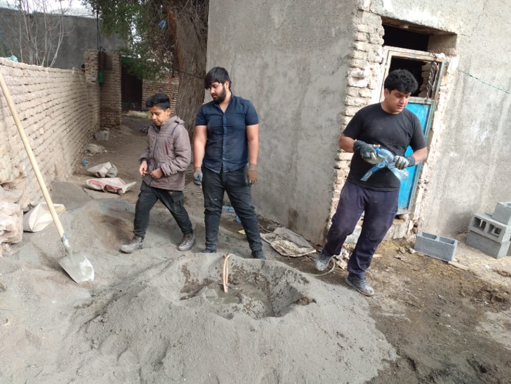 امام جماعت دهه هفتادی ۶۰ کودک کار را به تحصیل برگرداند + عکس