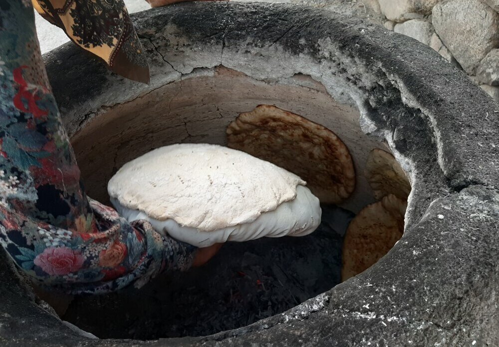 امام جماعت دهه هفتادی ۶۰ کودک کار را به تحصیل برگرداند + عکس