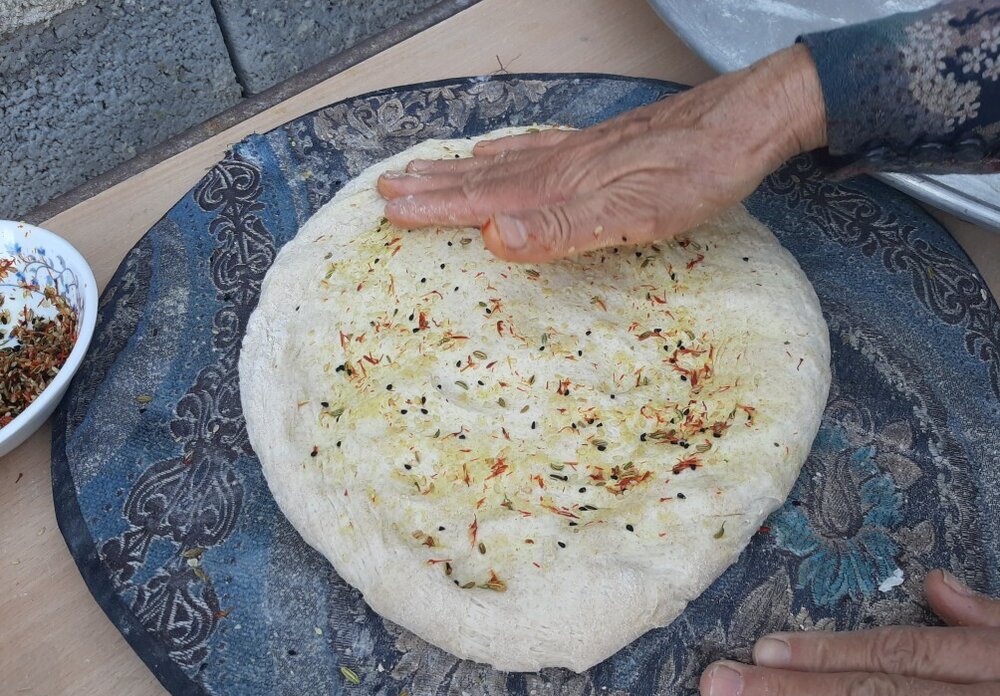 امام جماعت دهه هفتادی ۶۰ کودک کار را به تحصیل برگرداند + عکس