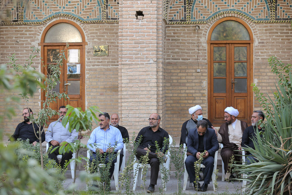 حاج حسین همدانی و سردار سلیمانی در دانشگاه اهل بیت(ع) موفق بودند | تجلیل از مؤلف موسوعه "کلمات الرسول الاعظم"