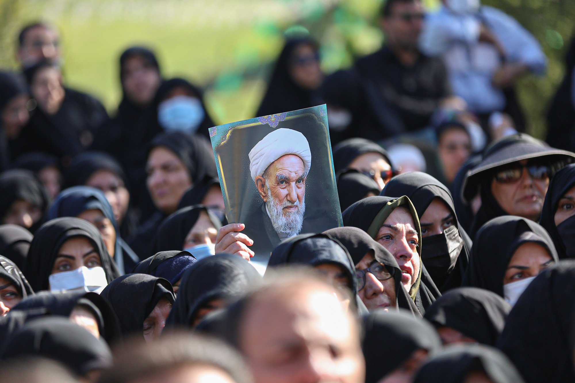 Photo/ Mournful Crowd at Ayatollah Naseri's Funeral