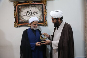 فیلم | بازدید رئیس دانشگاه قم از رسانه رسمی حوزه