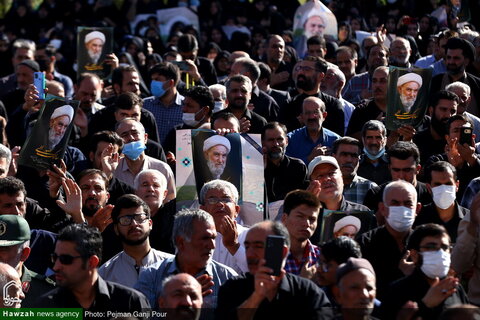 بالصور/ تشييع جثمان الفقيد آية الله ناصري في أصفهان