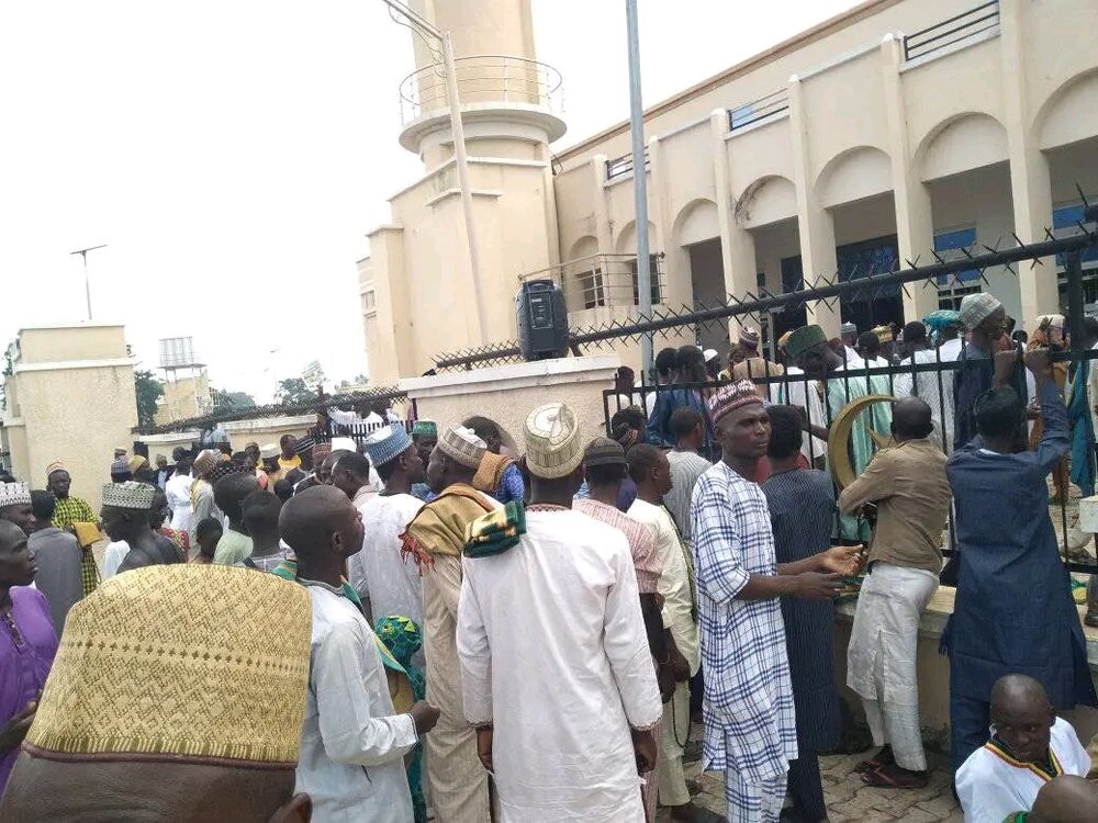 ادامه تظاهرات مردم نیجریه در حمایت از شیخ زکزاکی+تصاویر