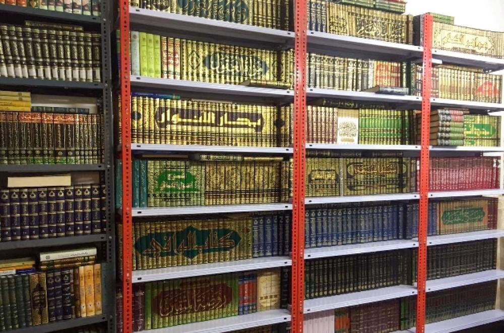 مكتبة الروضة الحيدرية تستقبل مكتبة كاملة لأحد فضلاء الحوزة العلمية مكتبة الروضة الحيدرية تستقبل مكتبة كاملة لأحد فضلاء الحوزة العلمية