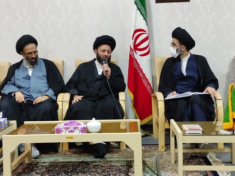 تصاویر:دیدار کادر مدرسه علمیه آیت الله مصطفوی بانماینده ولی فقیه درکاشان