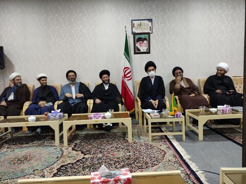 تصاویر:دیدار کادر مدرسه علمیه آیت الله مصطفوی بانماینده ولی فقیه درکاشان
