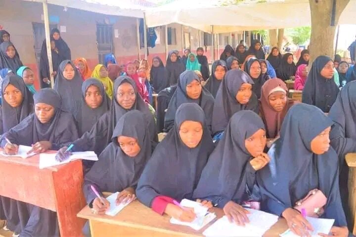 حضور همسر شیخ زکزاکی در نشست سالانه با دانشآموزان +تصاویر