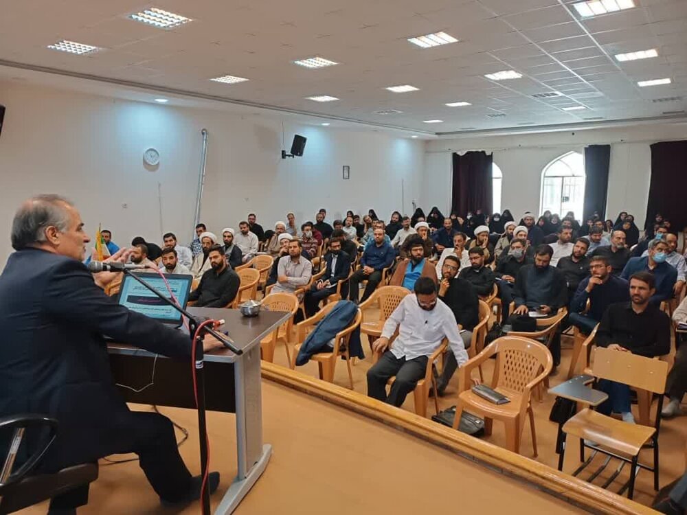 هیچ تفاوتی بین طلاب و غیرطلاب در جذب آموزش و پرورش وجود ندارد