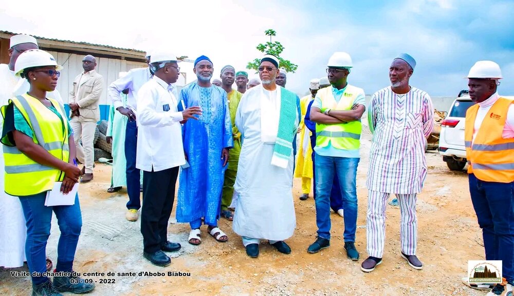 بازدید رئیس مجلس اسلامی ساحل‌عاج از روند ساخت یک پروژه خیریه