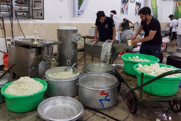 فیلم | خدمت رسانی آستان قدس رضوی در راهپیمایی اربعین حسینی