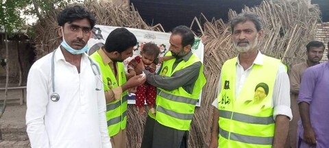 زہرا (س) اکیڈمی کراچی کے زیر اہتمام سیلاب متاثرین کیلئے میڈیکل کیمپ کا قیام