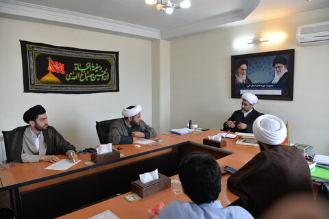 جلسه مدیر و کادر مدرسه علمیه حجت عج الله تعالی با مدیر حوزه علمیه استان البرز