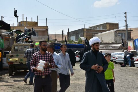 تصاویر/ استقبال زائرین اربعین حسینی از موکب «پیامبر اعظم» مدرسه خاتم الانبیاء (ص) سنندج