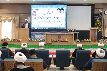 تصاویر/ نشست صمیمی طلاب و روحانیون استان چهارمحال و بختیاری با آیت الله اعرافی