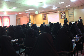 حوزه علمیه خواهران میدان دار فرهنگ سازی جمعیت باشد