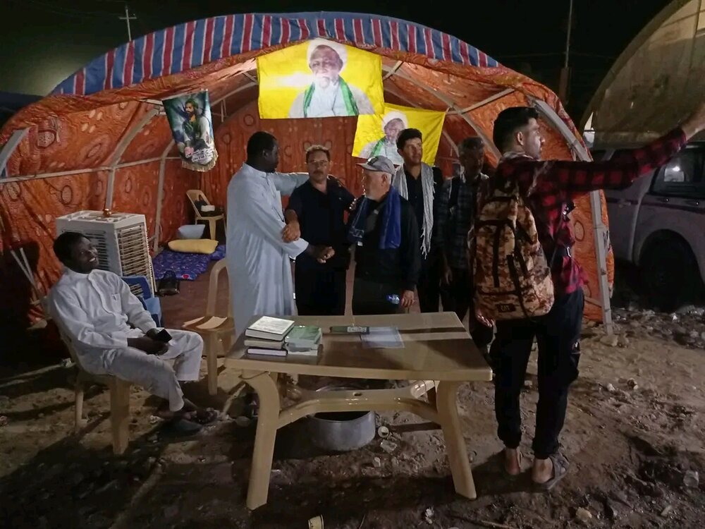 برپایی موکب شیخ ابراهیم زکزاکی در مسیر نجف به کربلا + تصاویر